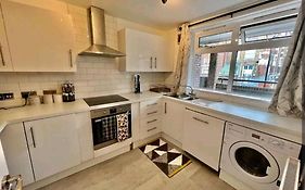 Lovely 2Br Suite In Bow, E3