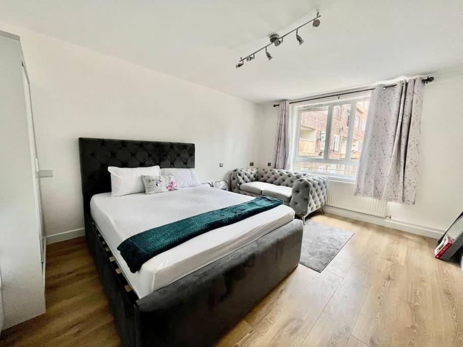 Lovely 2Br Suite In Bow, E3 London Exterior foto