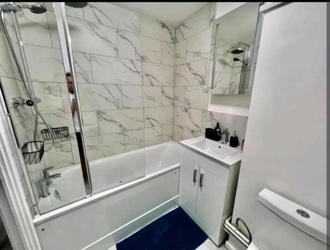 Lovely 2Br Suite In Bow, E3 London Exterior foto