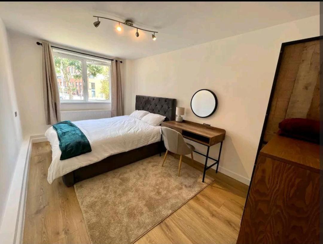Lovely 2Br Suite In Bow, E3 London Exterior foto