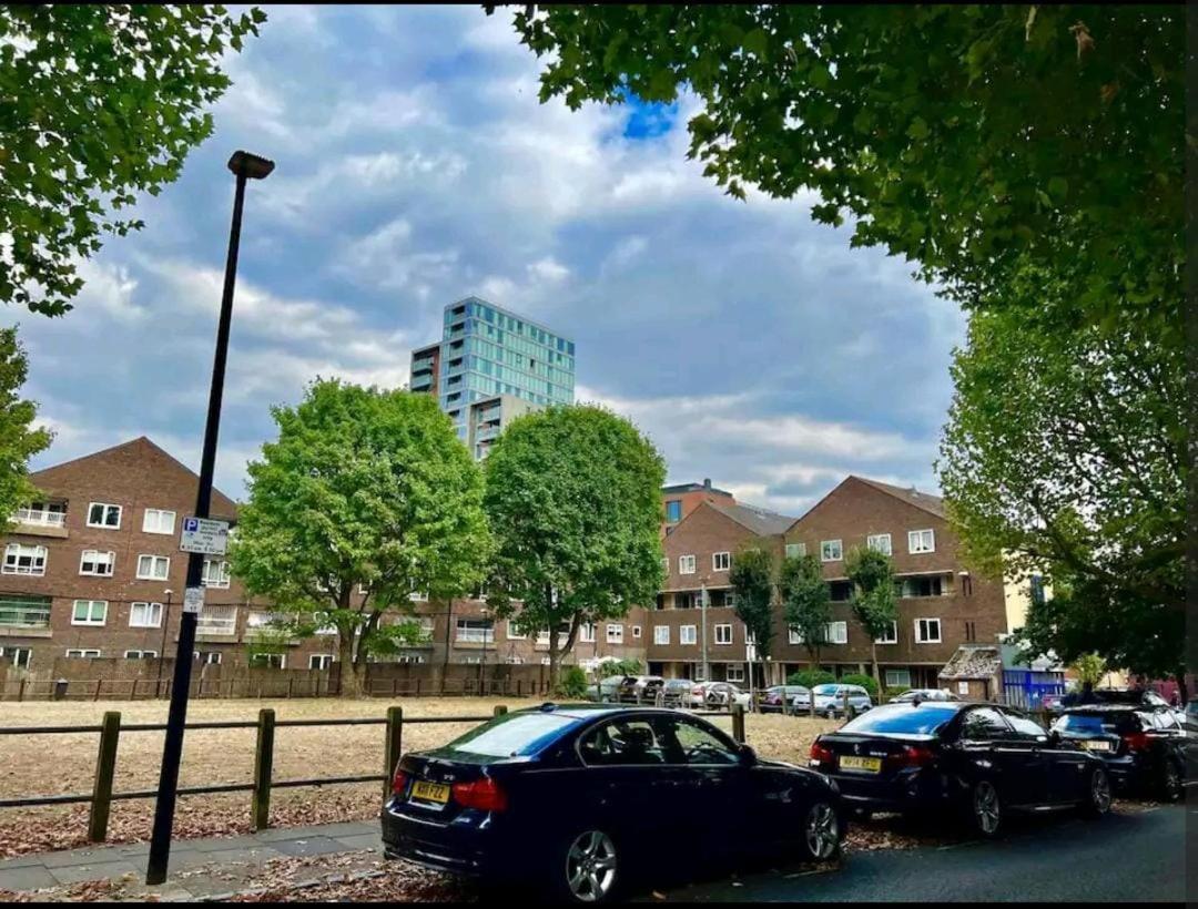 Lovely 2Br Suite In Bow, E3 London Exterior foto